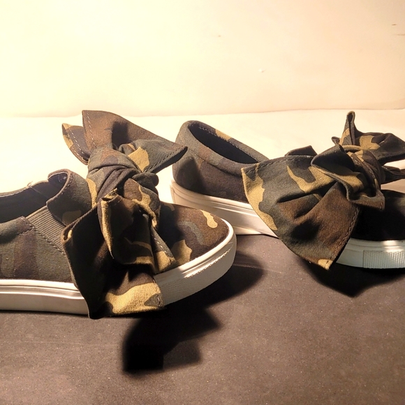 Cape Robin camo canvas shoes with big bows - Picture 3 of 7